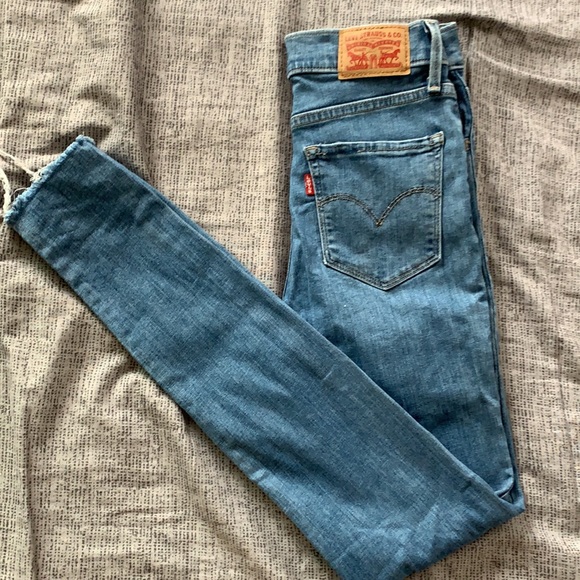 Levi’s High Rise Skinny Jeans - Picture 2 of 4